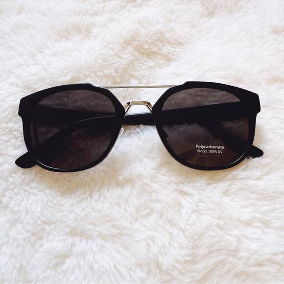 Stylens Accessories - Alina Black Bold Round Sunglasses